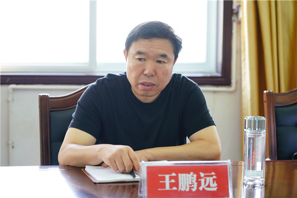 9月6日,信阳市平桥区人大常委会副主任王鹏远带领人大常委会部分组成